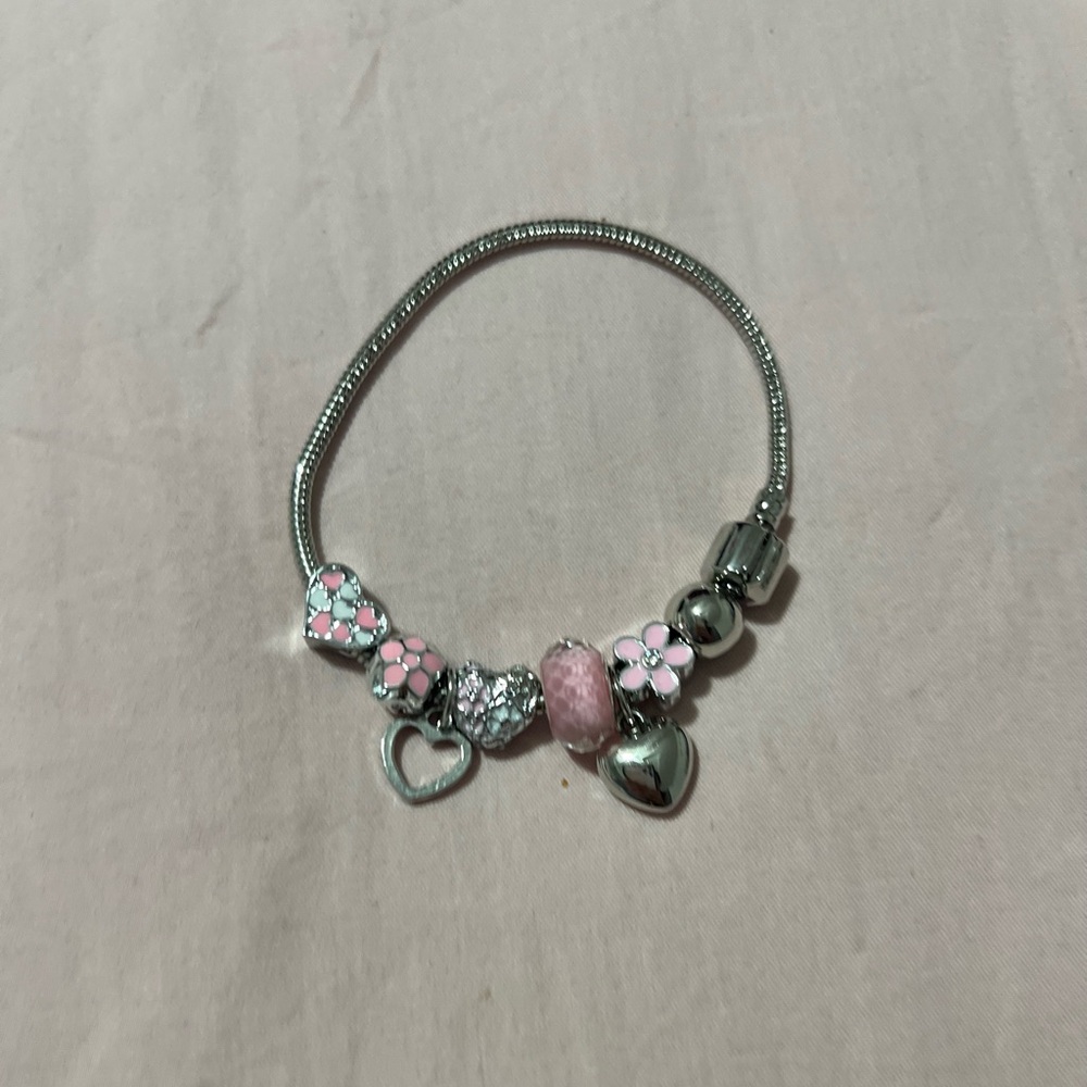 Hello Kitty and coquette bracelets - Picture 5 of 5